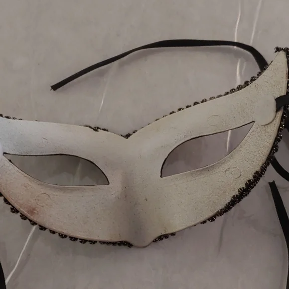 Masks - Picture 5 of 5